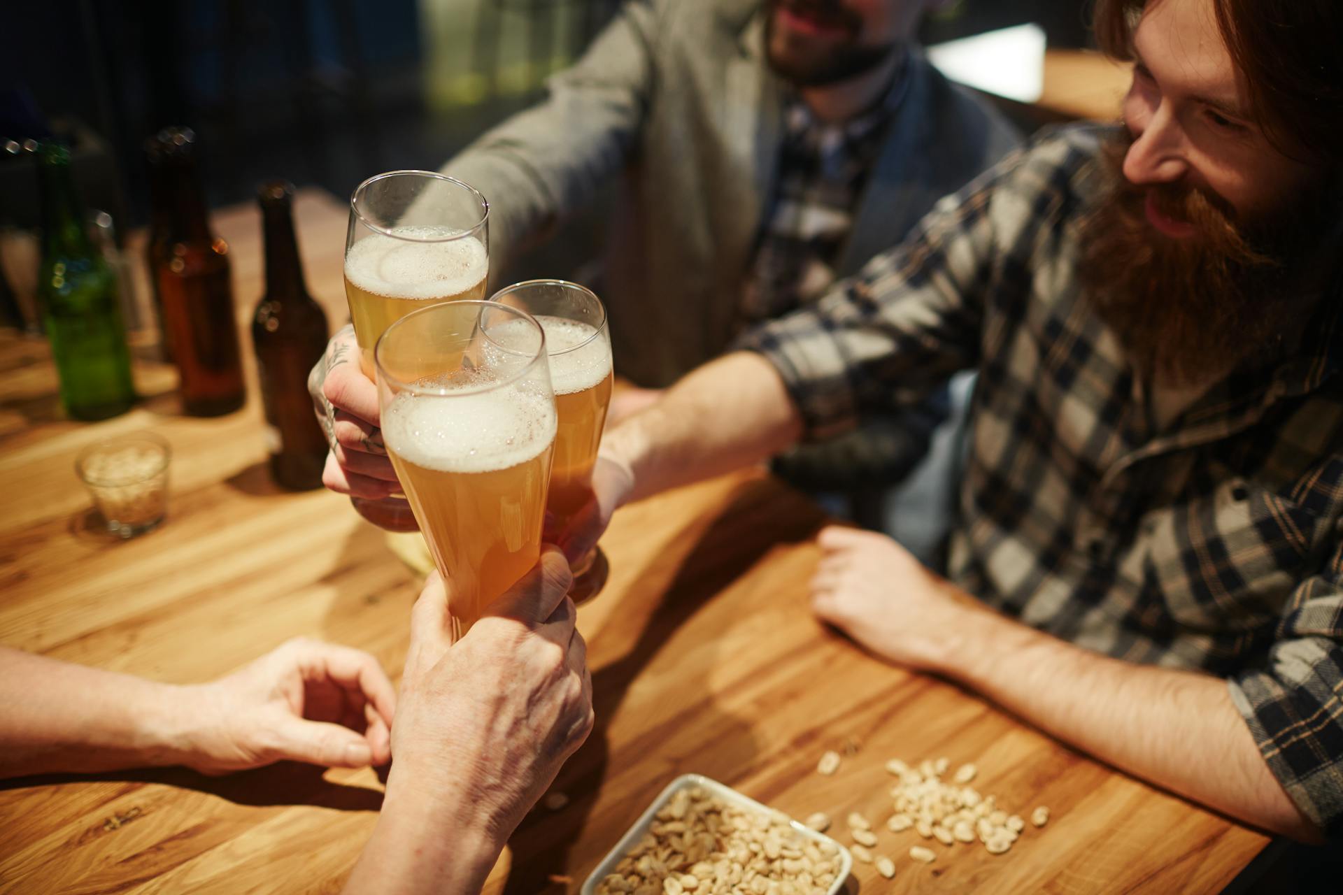Brindisi con birre artigianali al Birrificio De Marco